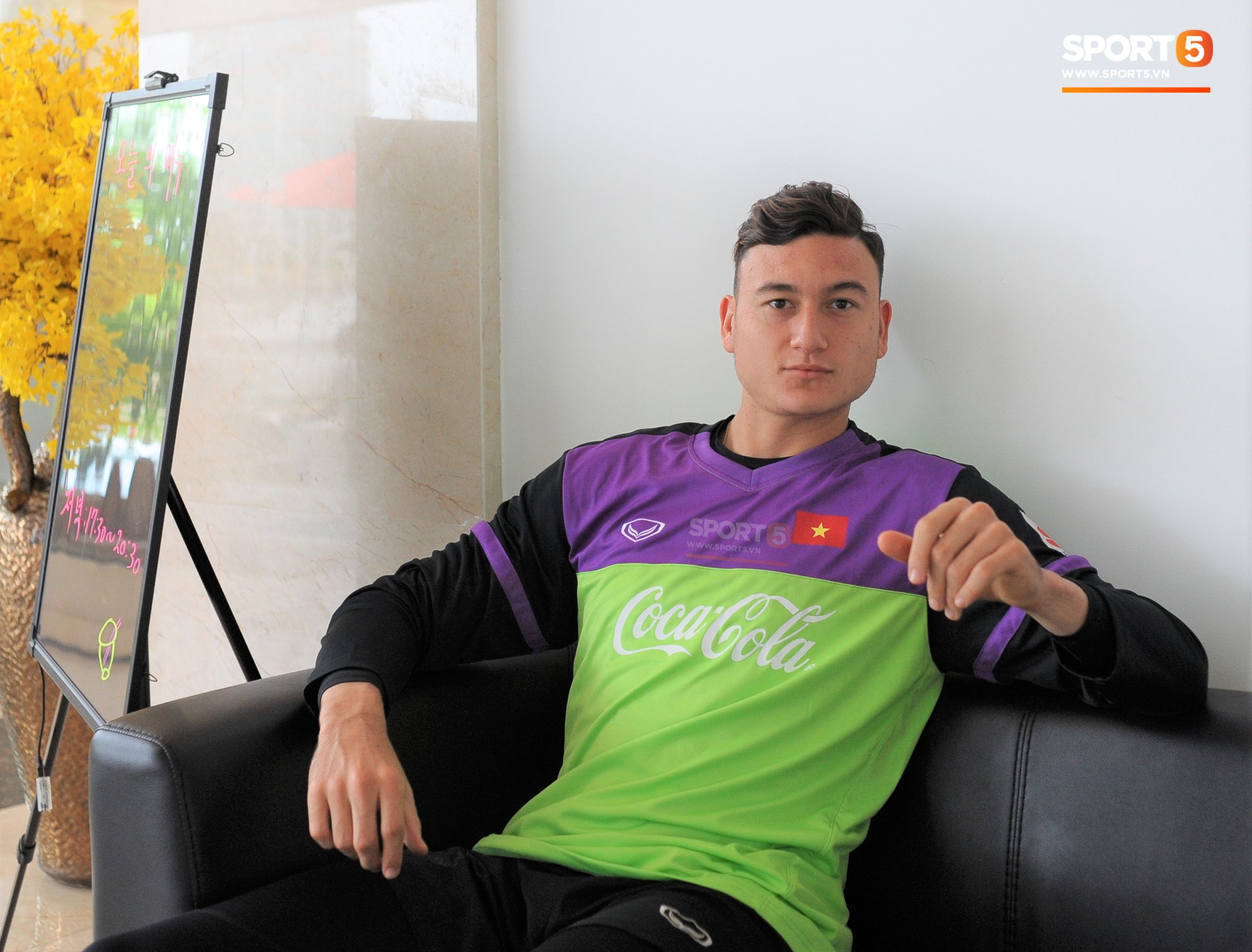 Lâm tây đẹp trai lạ thường qua góc máy của phó nháy Hà Đức Chinh