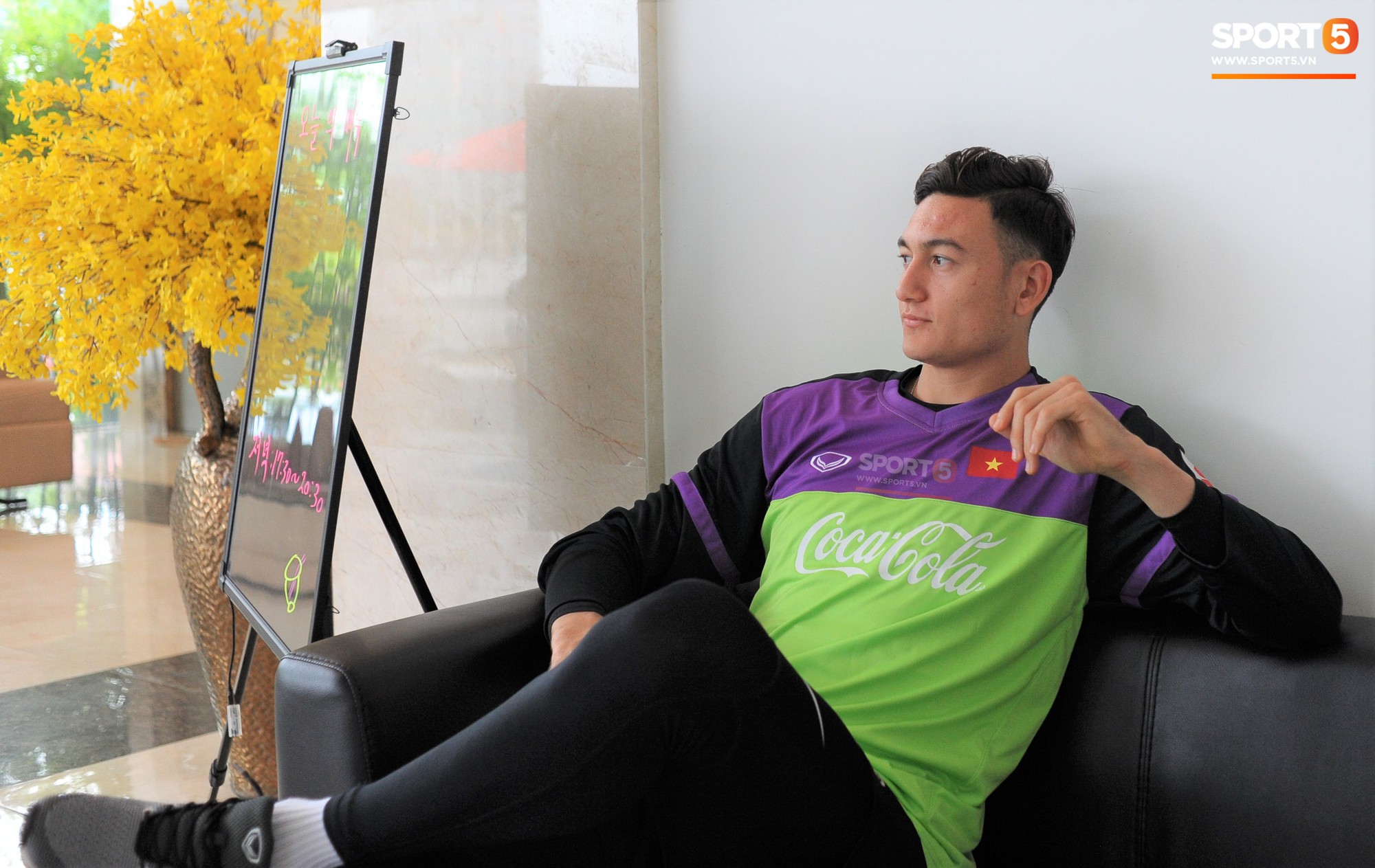 Lâm tây đẹp trai lạ thường qua góc máy của phó nháy Hà Đức Chinh