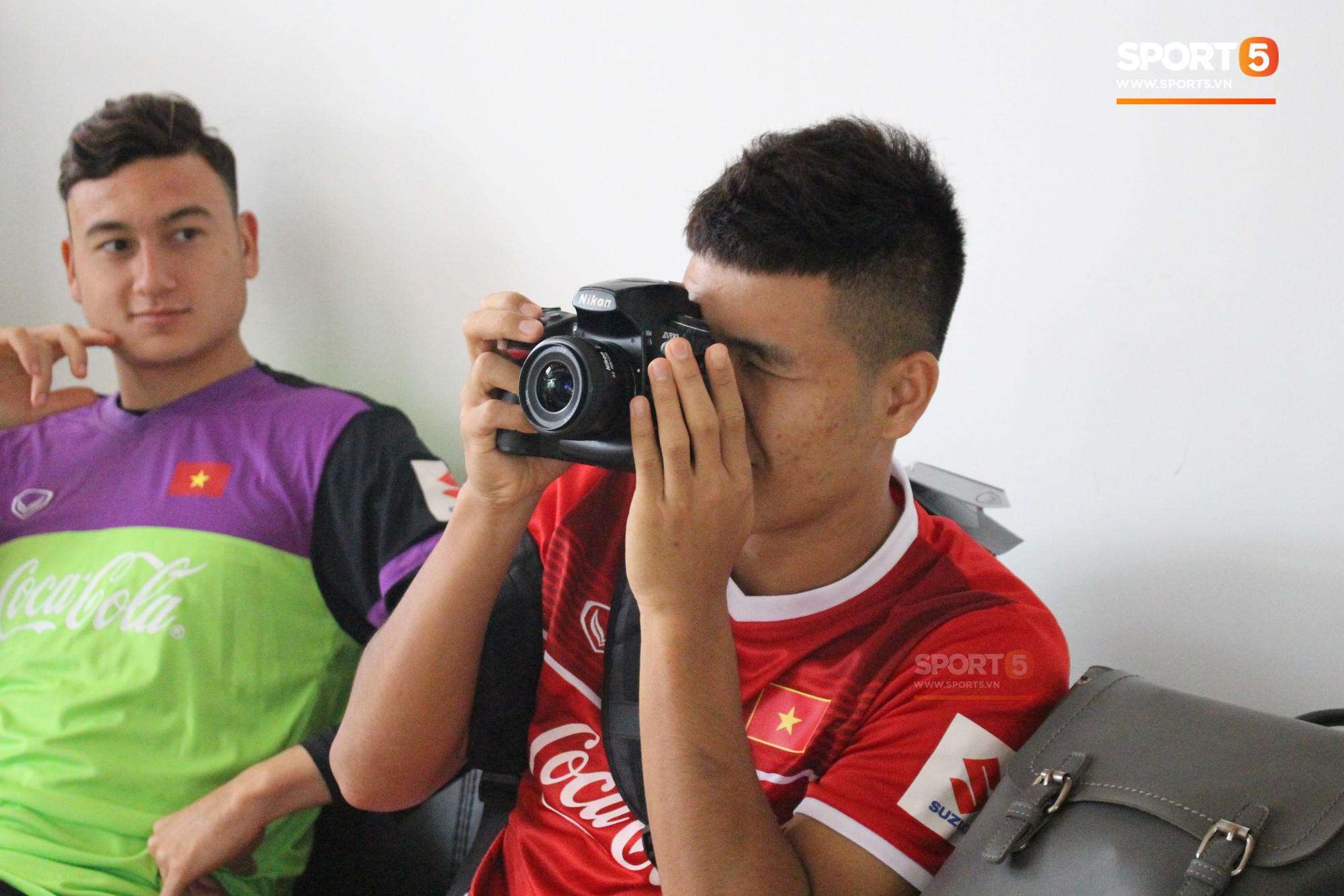 Lâm tây đẹp trai lạ thường qua góc máy của phó nháy Hà Đức Chinh