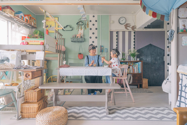 Căn hộ tràn ngập sắc màu hạnh phúc, góc nào cũng vô cùng đặc biệt của bà mẹ Nhật đơn thân với 2 con nhỏ