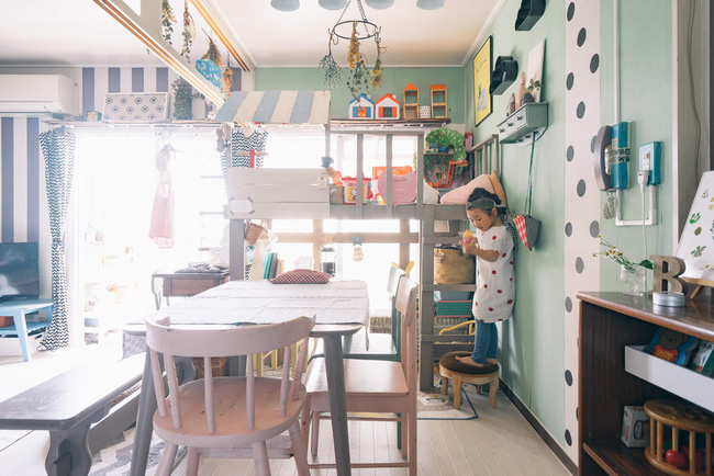 Căn hộ tràn ngập sắc màu hạnh phúc, góc nào cũng vô cùng đặc biệt của bà mẹ Nhật đơn thân với 2 con nhỏ