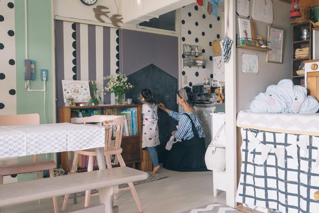 Căn hộ tràn ngập sắc màu hạnh phúc, góc nào cũng vô cùng đặc biệt của bà mẹ Nhật đơn thân với 2 con nhỏ