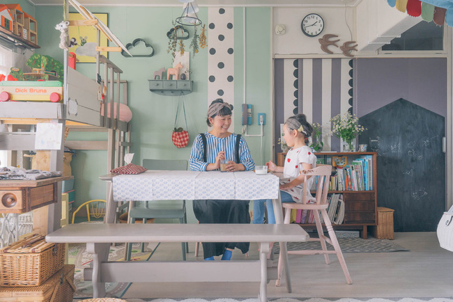 Căn hộ tràn ngập sắc màu hạnh phúc, góc nào cũng vô cùng đặc biệt của bà mẹ Nhật đơn thân với 2 con nhỏ