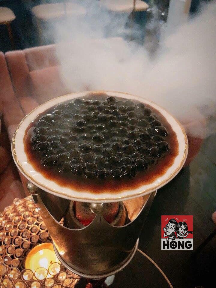 Đâu chỉ topping trà sữa, giới trẻ bây giờ đem trân châu đen nhồi vào mọi thứ có thể ăn được đây này