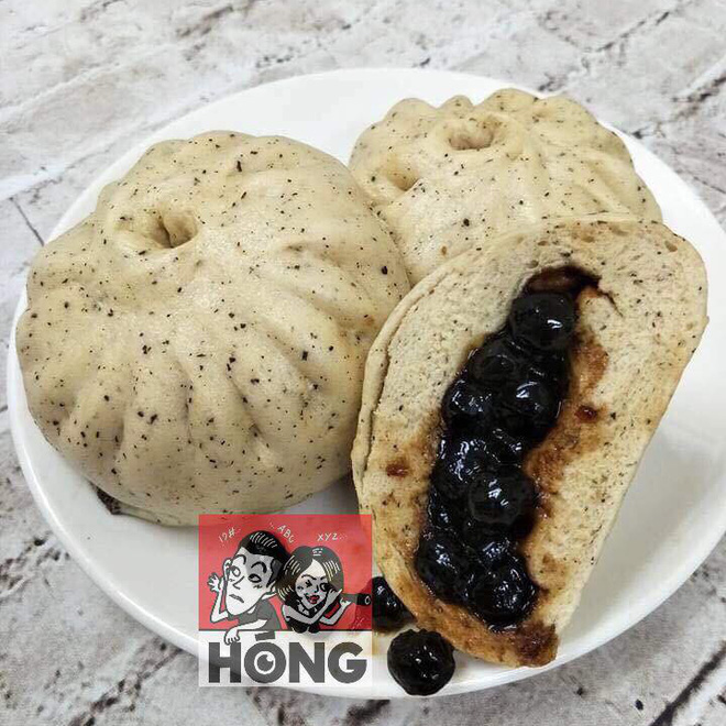 Đâu chỉ topping trà sữa, giới trẻ bây giờ đem trân châu đen nhồi vào mọi thứ có thể ăn được đây này