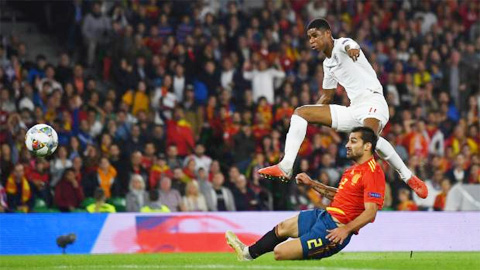 Tây Ban Nha 2-3 Anh: Tam sư bẻ sừng Bò tót