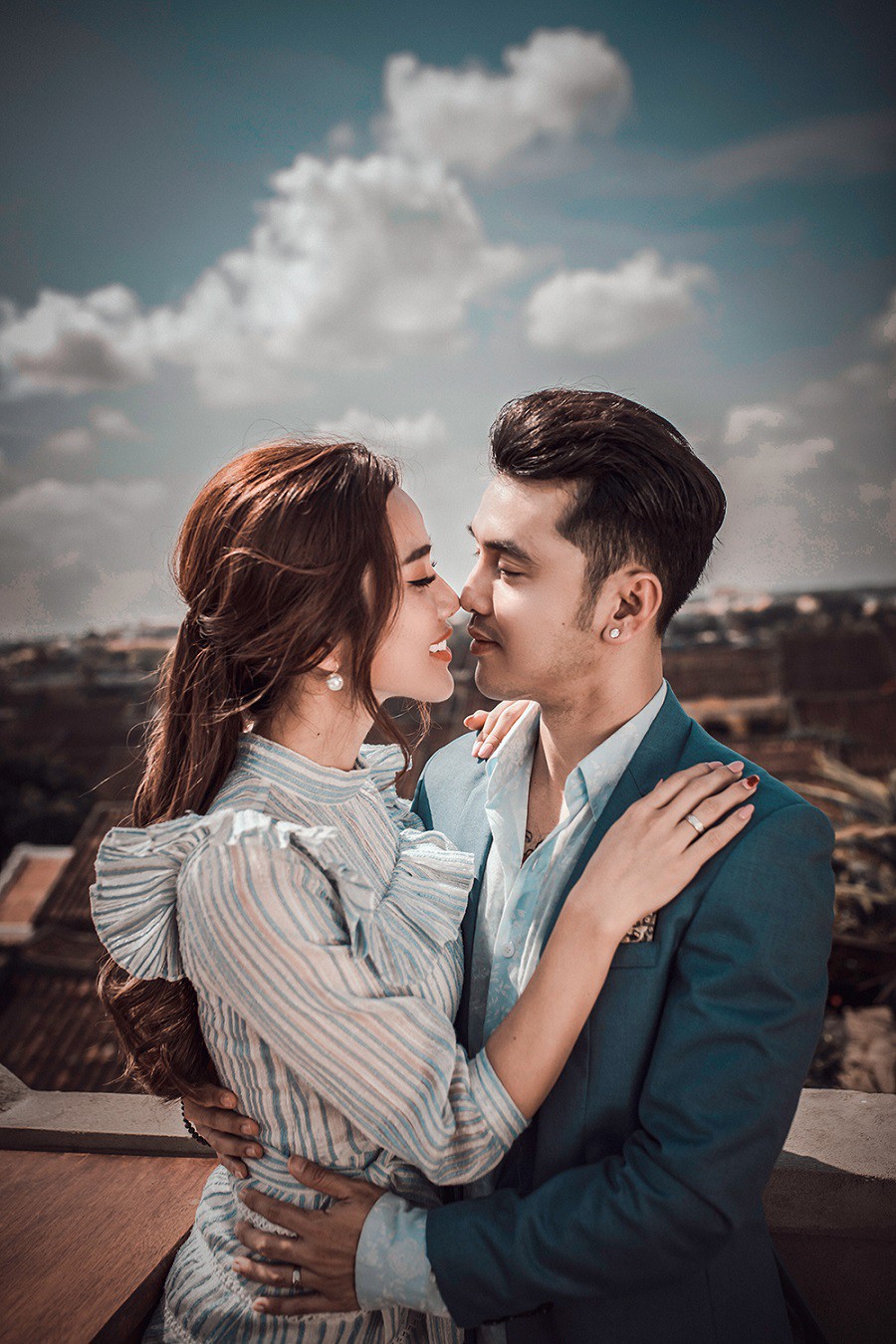 Ưng Hoàng Phúc khoá môi bà xã Kim Cương ngọt ngào trong bộ ảnh cưới, đã ấn định ngày cử hành hôn lễ