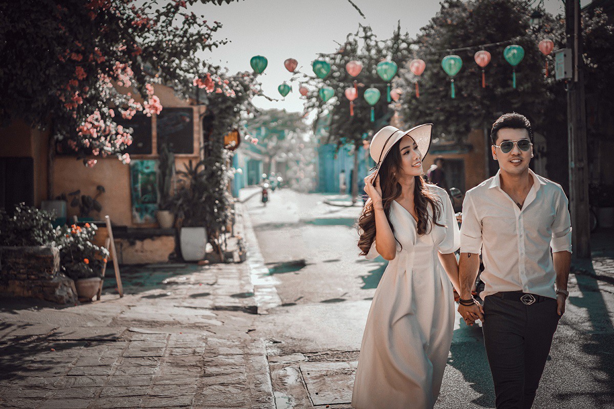 Ưng Hoàng Phúc khoá môi bà xã Kim Cương ngọt ngào trong bộ ảnh cưới, đã ấn định ngày cử hành hôn lễ