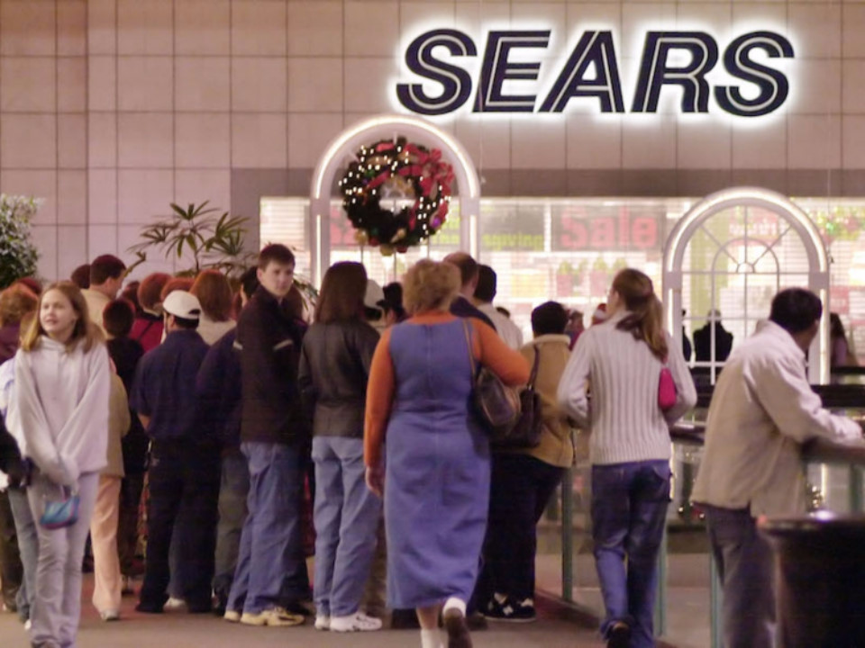 Hành trình sụp đổ của đế chế bán lẻ lớn nhất thế giới một thời