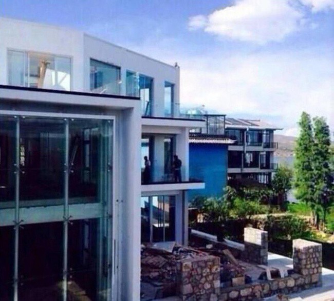 Rộ tin Vương Phi và Tạ Đình Phong đã chia tay sau khi bỏ chồng, bỏ con để về bên nhau