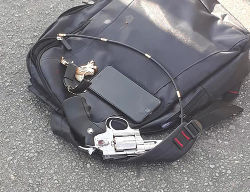 Hai nhóm giang hồ tông ôtô vào nhau, rút súng hỗn chiến