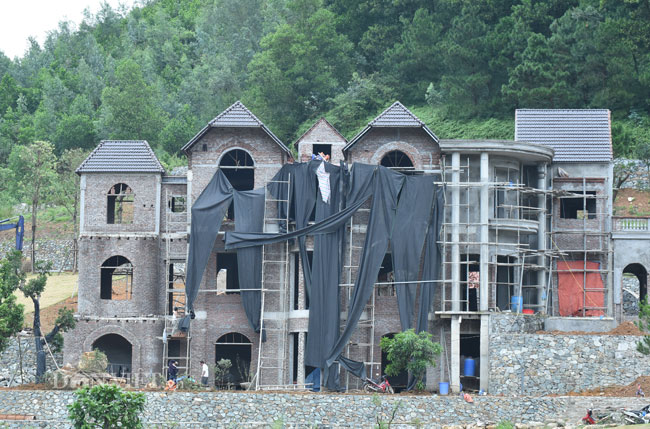 Video: Cận cảnh rừng phòng hộ Sóc Sơn bị xẻ thịt từng ngày