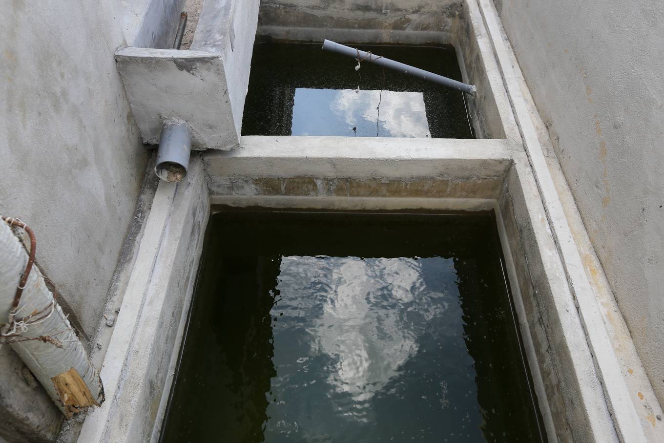 Trại heo khủng xây trái phép cạnh hồ Trị An nhìn từ trên cao