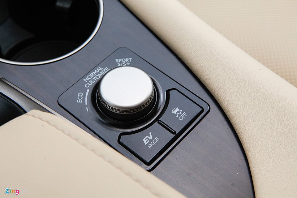 Chi tiết Lexus RX450h động cơ hybrid giá 4,5 tỷ đồng tại VN