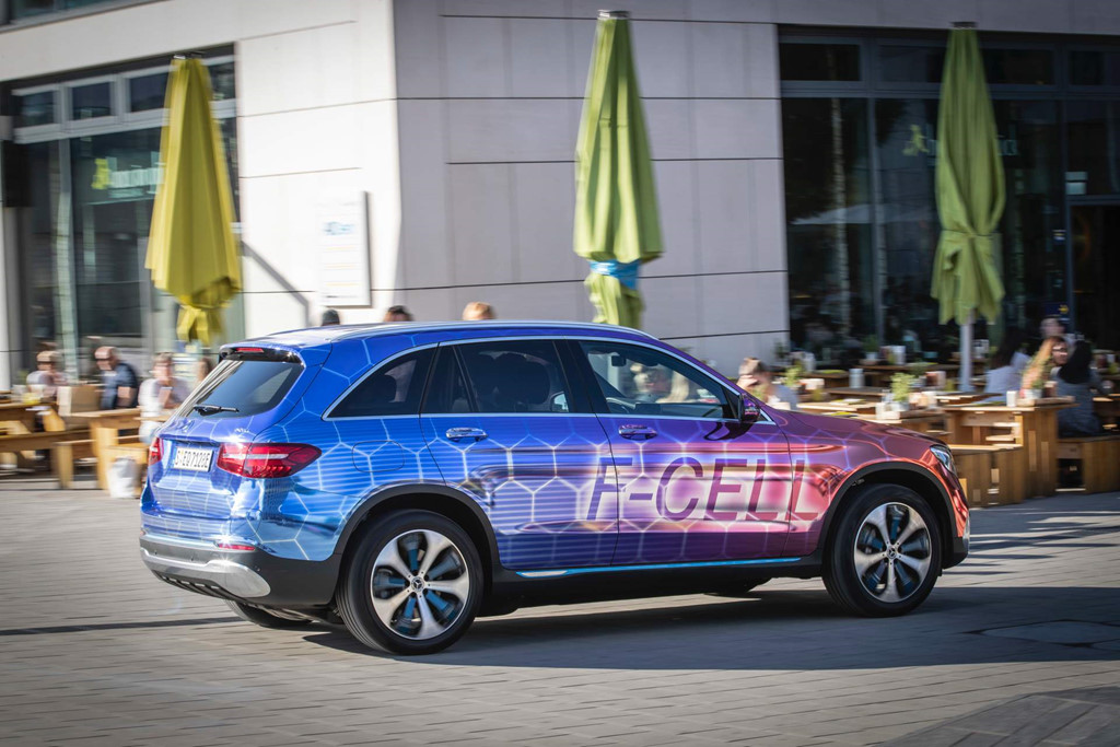 Xe không cần xăng của Mercedes lăn bánh cuối tháng này