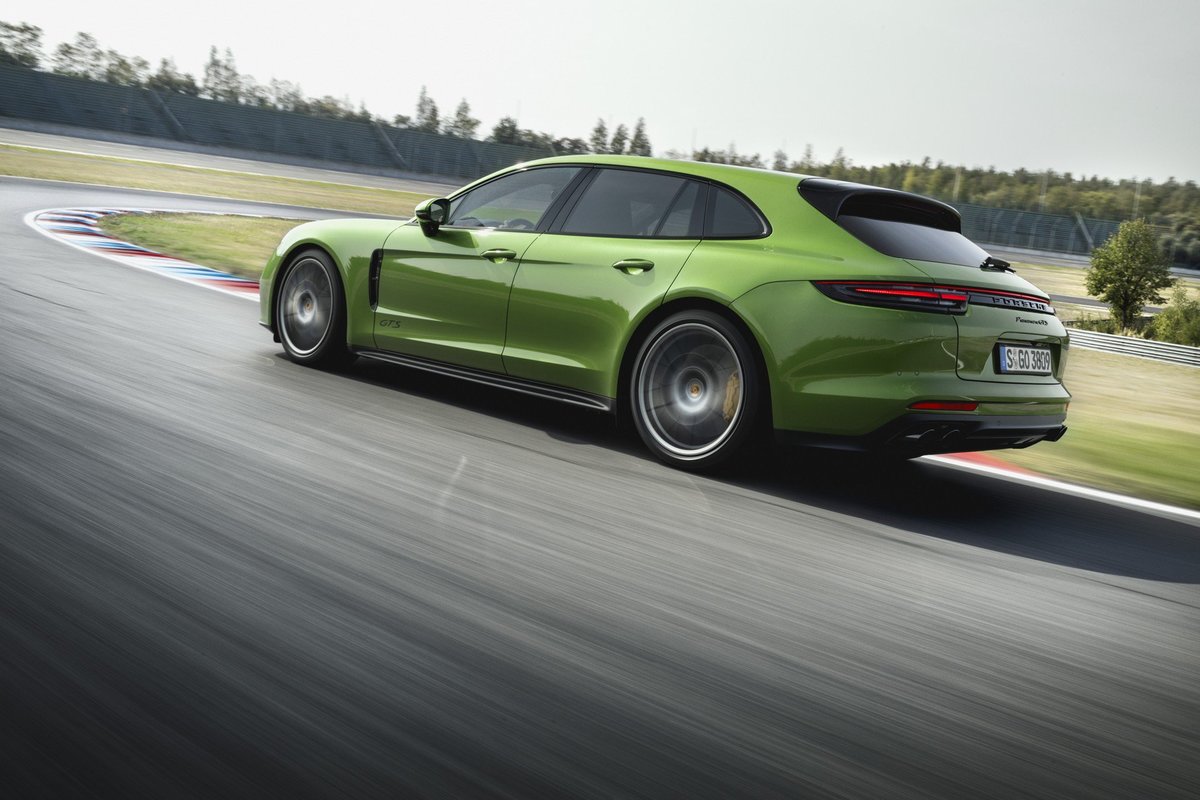 Porsche Panamera GTS 2019 - xế sang thêm sức mạnh