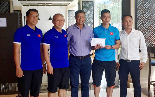 Văn Quyết: ‘Chưa vội nghĩ tới Thái Lan ở AFF Cup’