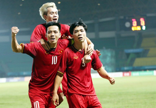 Văn Quyết: ‘Chưa vội nghĩ tới Thái Lan ở AFF Cup’
