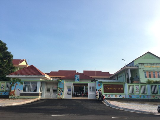 Vụ phụ huynh tận mắt chứng kiến bữa cơm khủng khiếp: Hiệu trưởng khóc nghẹn vì áp lực