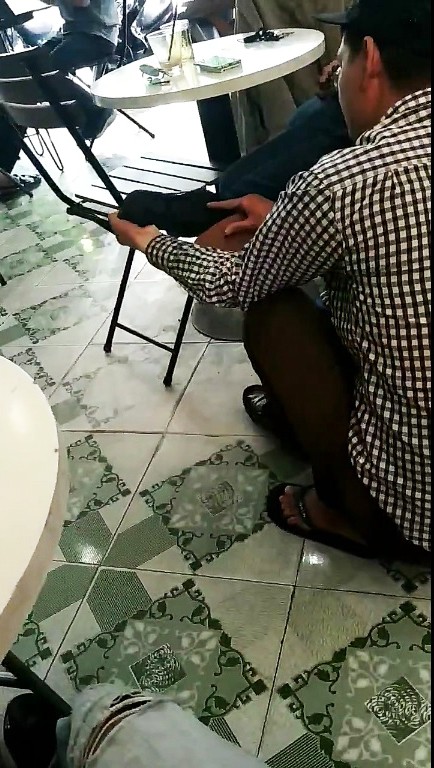 Đánh giày bị chặt chém đến 450.000 đồng, khách kiên quyết không đưa tiền