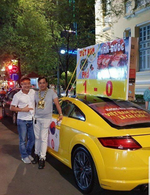 Người đàn ông tự nhận lúc nào cũng đeo 8kg vàng trên người khiến MXH xôn xao