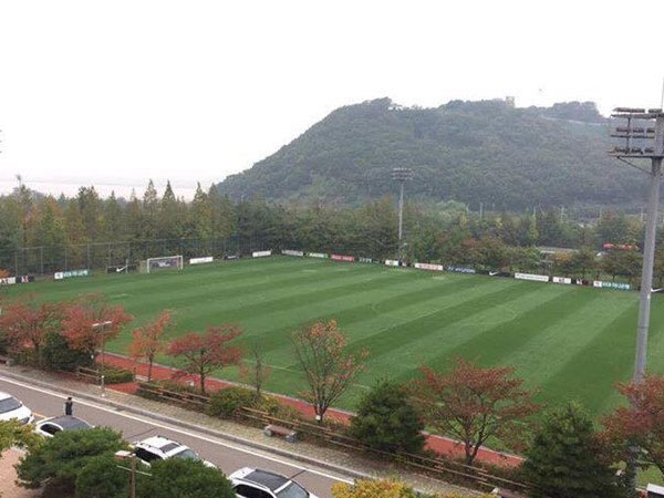 Tuyển Việt Nam kín như bưng, thiết quân luật tại Hàn Quốc