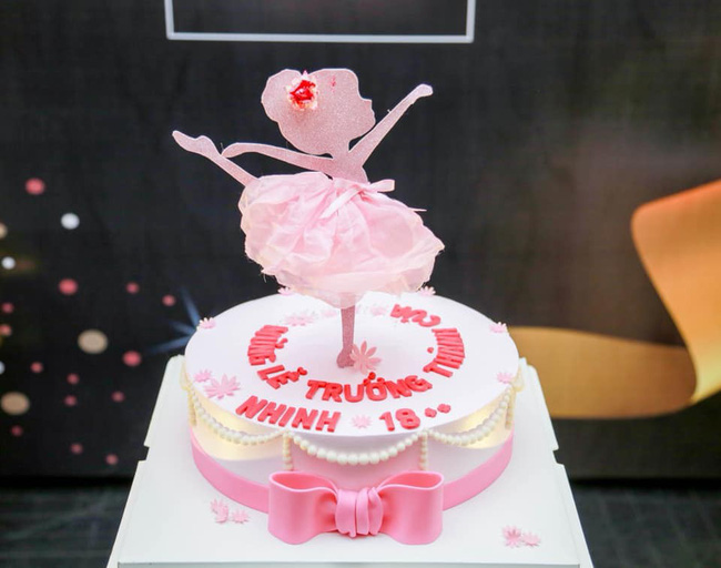 Mẹ đơn thân xinh đẹp gây choáng MXH khi khoe quà sinh nhật hàng trăm triệu đồng, vàng đếm mỏi tay, đồ hiệu chất đầy nhà