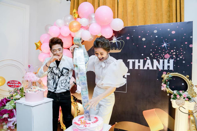 Mẹ đơn thân xinh đẹp gây choáng MXH khi khoe quà sinh nhật hàng trăm triệu đồng, vàng đếm mỏi tay, đồ hiệu chất đầy nhà