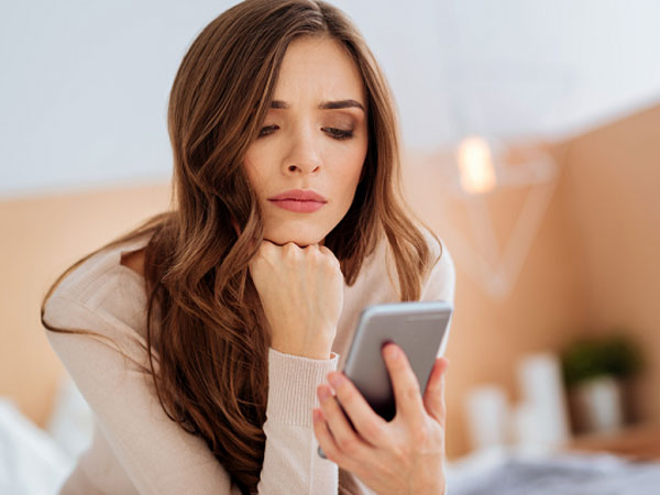 Mẹ chồng gọi điện dằn mặt thông gia vì vay tiền con gái mua thuốc, tôi đã nói một câu khiến bà im bặt