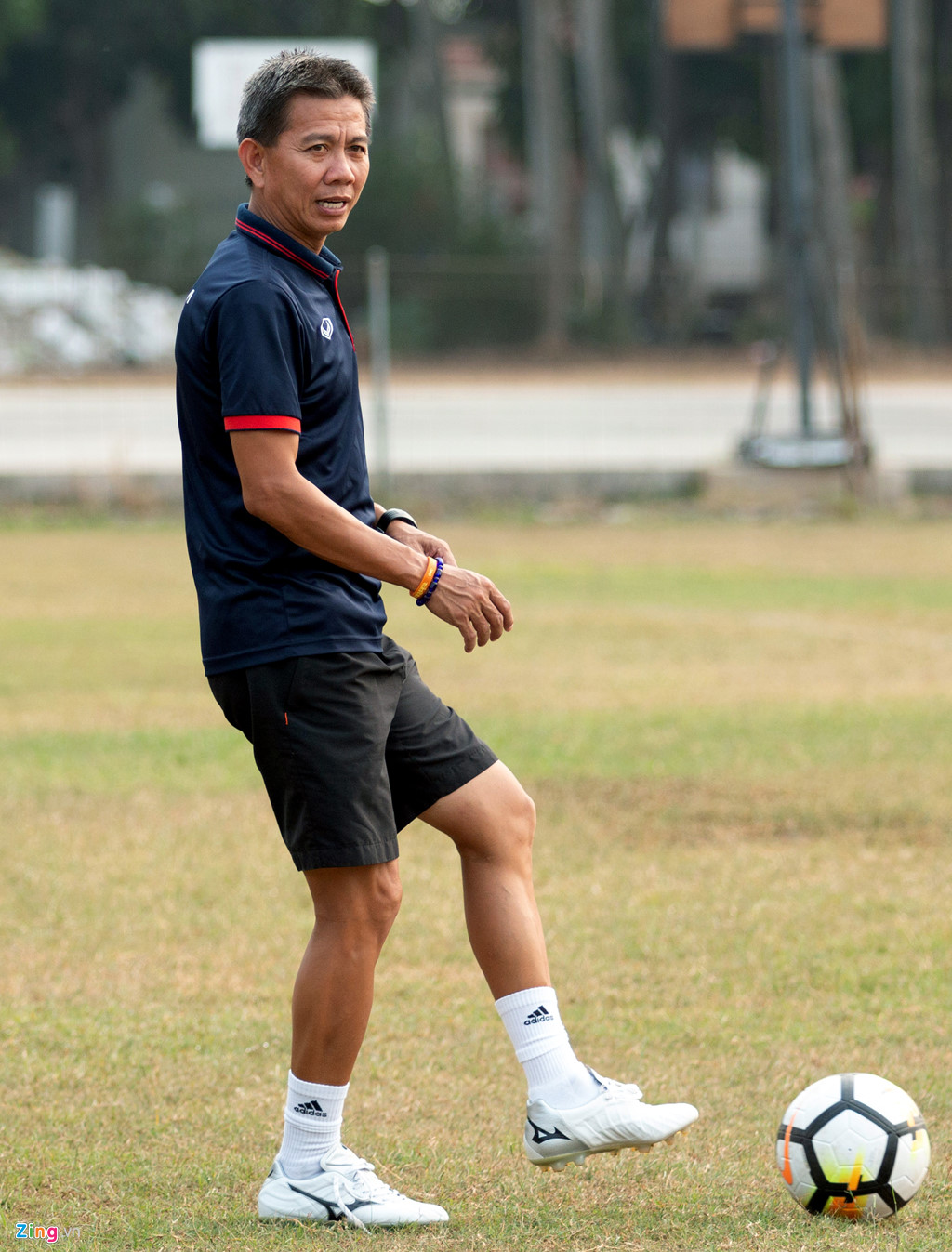 U19 Việt Nam phải tập bóng ném vì mặt sân tại Indonesia quá xấu