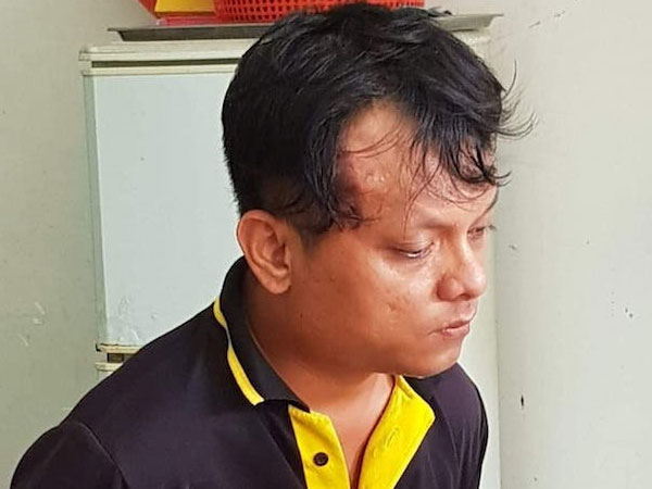 Người dân vây bắt 2 thanh niên xịt hơi cay, cướp gần nửa tỷ