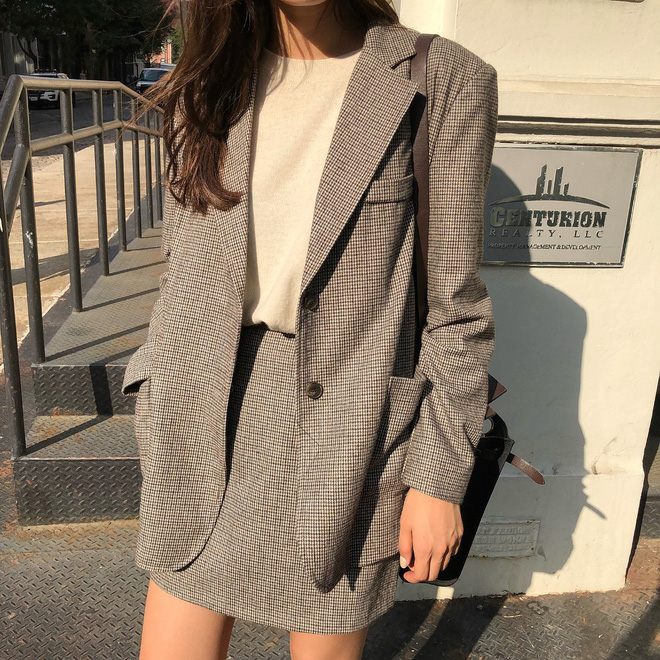 Áo blazer không hề một màu, nhàm chán bởi có ít nhất 5 biến tấu để các nàng thỏa sức làm điệu trong mùa lạnh năm nay