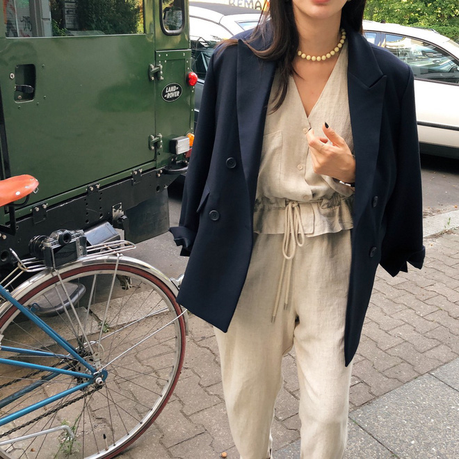 Áo blazer không hề một màu, nhàm chán bởi có ít nhất 5 biến tấu để các nàng thỏa sức làm điệu trong mùa lạnh năm nay