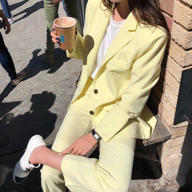 Áo blazer không hề một màu, nhàm chán bởi có ít nhất 5 biến tấu để các nàng thỏa sức làm điệu trong mùa lạnh năm nay