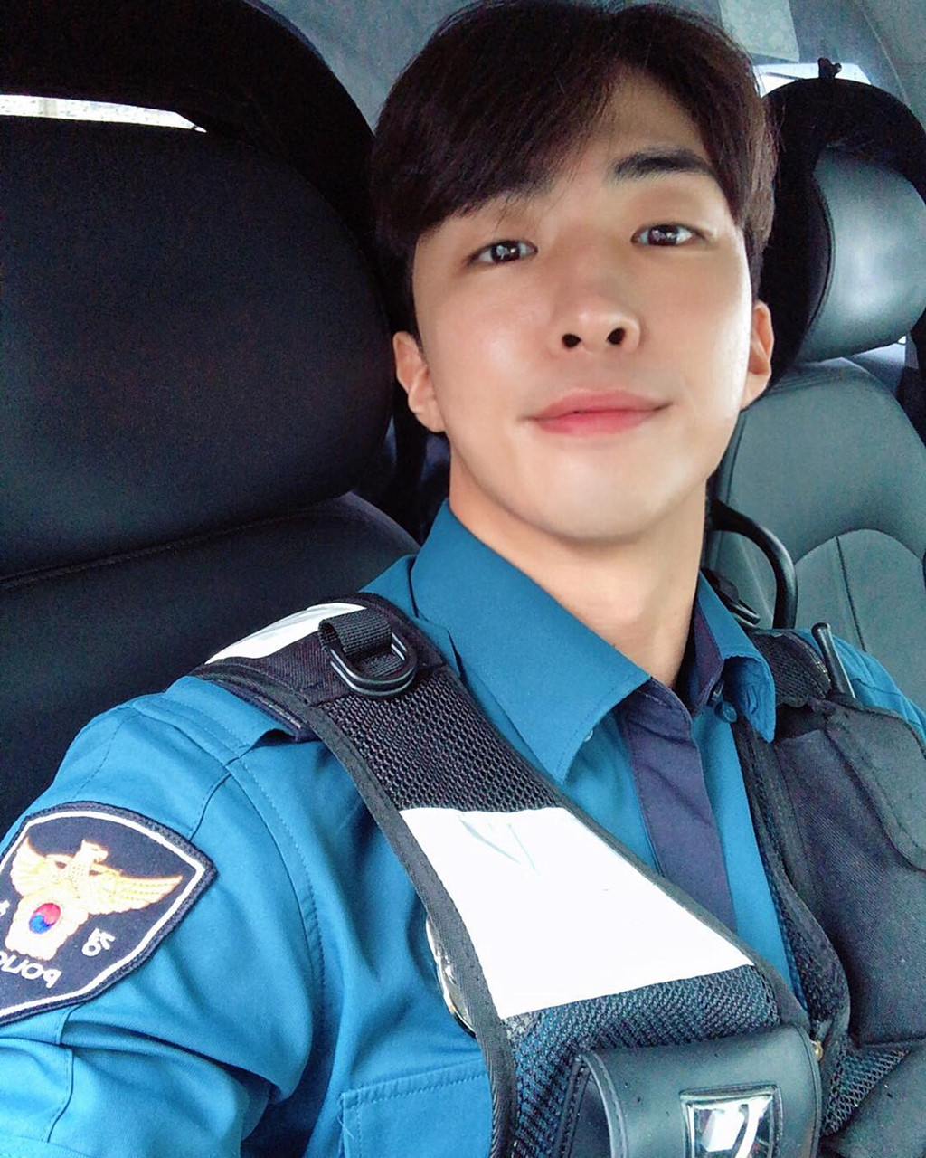 Nam cảnh sát Hàn Quốc điển trai, có thân hình chuẩn 6 múi