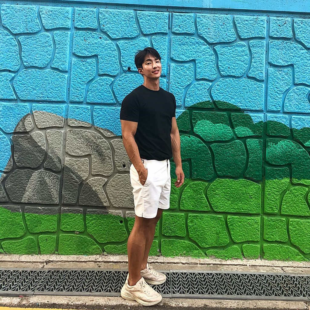 Nam cảnh sát Hàn Quốc điển trai, có thân hình chuẩn 6 múi