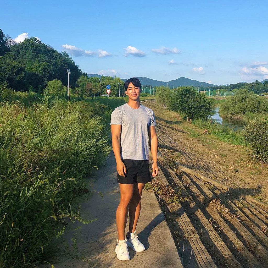 Nam cảnh sát Hàn Quốc điển trai, có thân hình chuẩn 6 múi