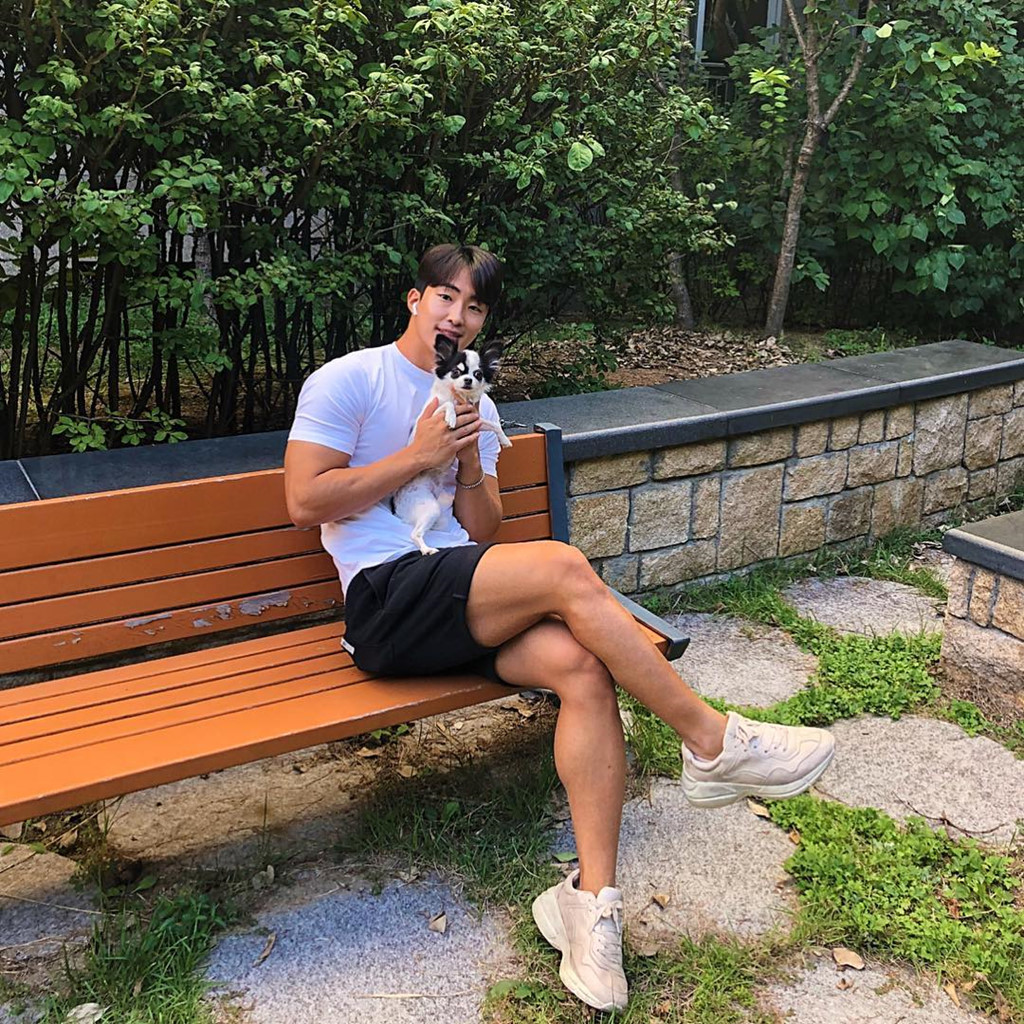 Nam cảnh sát Hàn Quốc điển trai, có thân hình chuẩn 6 múi