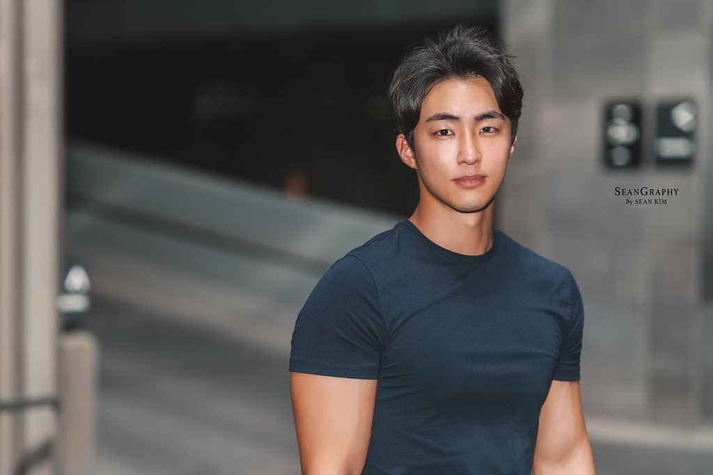 Nam cảnh sát Hàn Quốc điển trai, có thân hình chuẩn 6 múi