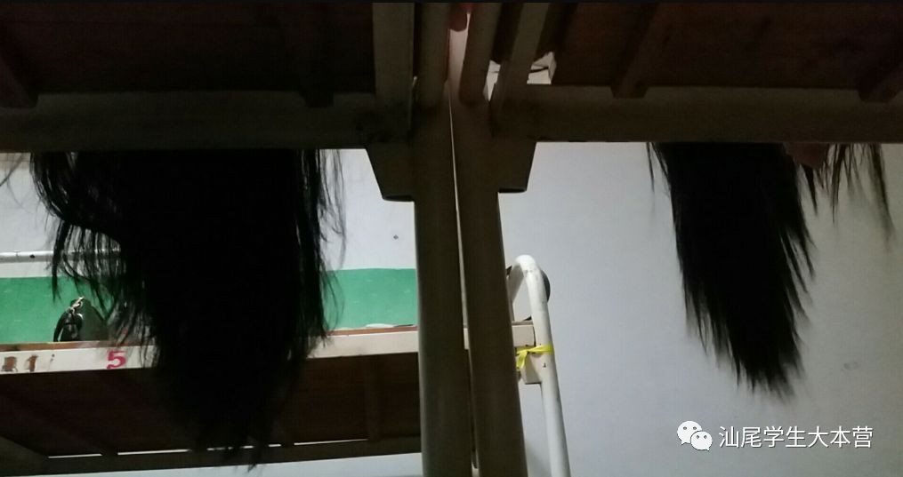 Truyện kinh dị siêu ngắn nhưng gây ám ảnh kinh niên ở ký túc xá: Đứa giường trên xõa tóc khi ngủ!