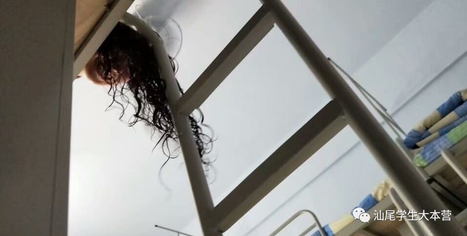 Truyện kinh dị siêu ngắn nhưng gây ám ảnh kinh niên ở ký túc xá: Đứa giường trên xõa tóc khi ngủ!