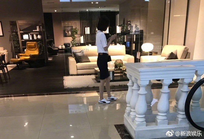 Không để thua Triệu Lệ Dĩnh, Lâm Canh Tân gấp gáp đưa Vương Lệ Khôn đi tìm phòng cưới đập tan tin đồn rạn nứt