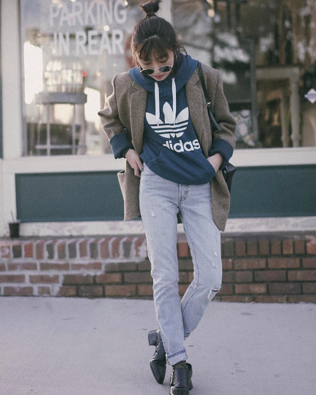 Ngôi sao của mùa đông chính là quần jeans và 15 set đồ sau sẽ giúp các nàng biến hóa tài tình với item này