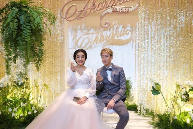 Cuộc đời mỹ nhân hot nhất Thái Lan: Chồng tù tội, anh trai là bố