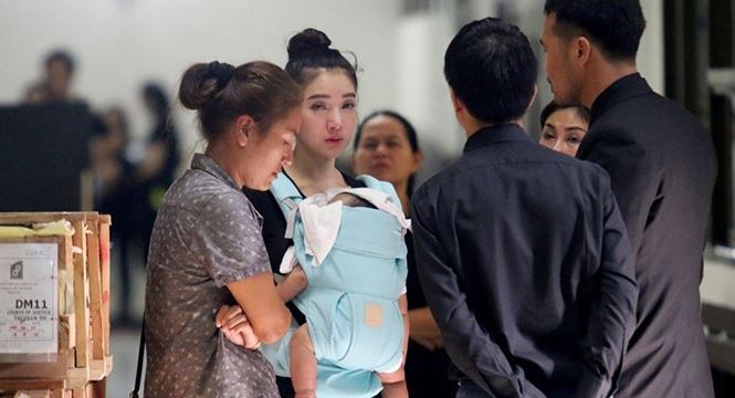 Cuộc đời mỹ nhân hot nhất Thái Lan: Chồng tù tội, anh trai là bố