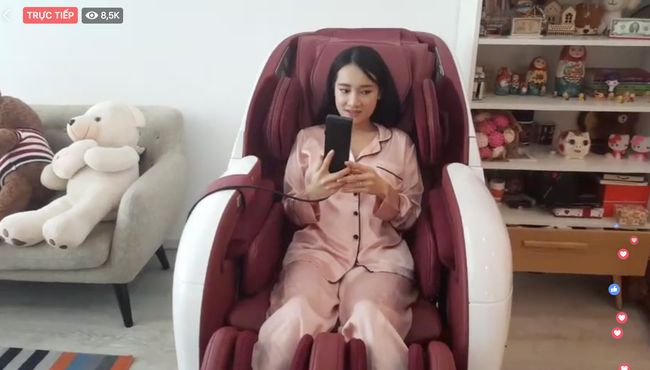 Livestream trò chuyện với khán giả, Nhã Phương lại để lộ vòng bụng lùm lùm giữa nghi vấn mang thai