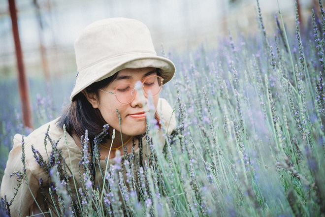 Nữ phượt thủ và 2 mảng đối lập: Dám ngủ chung giường với người khác giới nhưng với con dao nắm chặt trong tay!