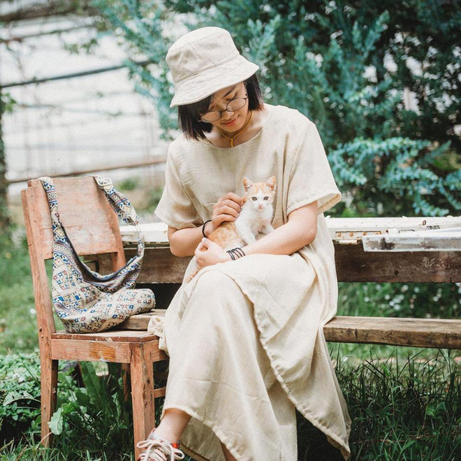 Nữ phượt thủ và 2 mảng đối lập: Dám ngủ chung giường với người khác giới nhưng với con dao nắm chặt trong tay!