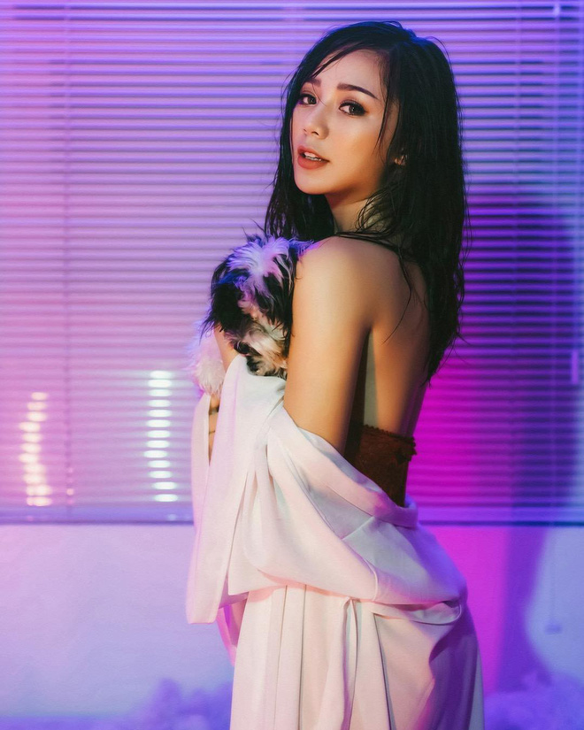 Loạt ảnh gợi cảm của Quỳnh Kool - em gái Lan cave chiếm sóng nhất hôm nay!