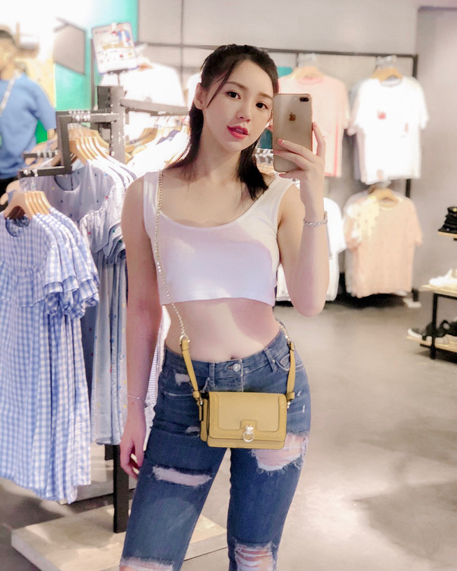 Loạt ảnh gợi cảm của Quỳnh Kool - em gái Lan cave chiếm sóng nhất hôm nay!